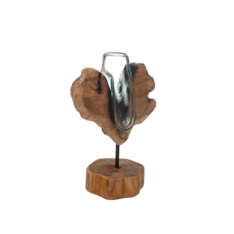 Unik designvas på trädrot