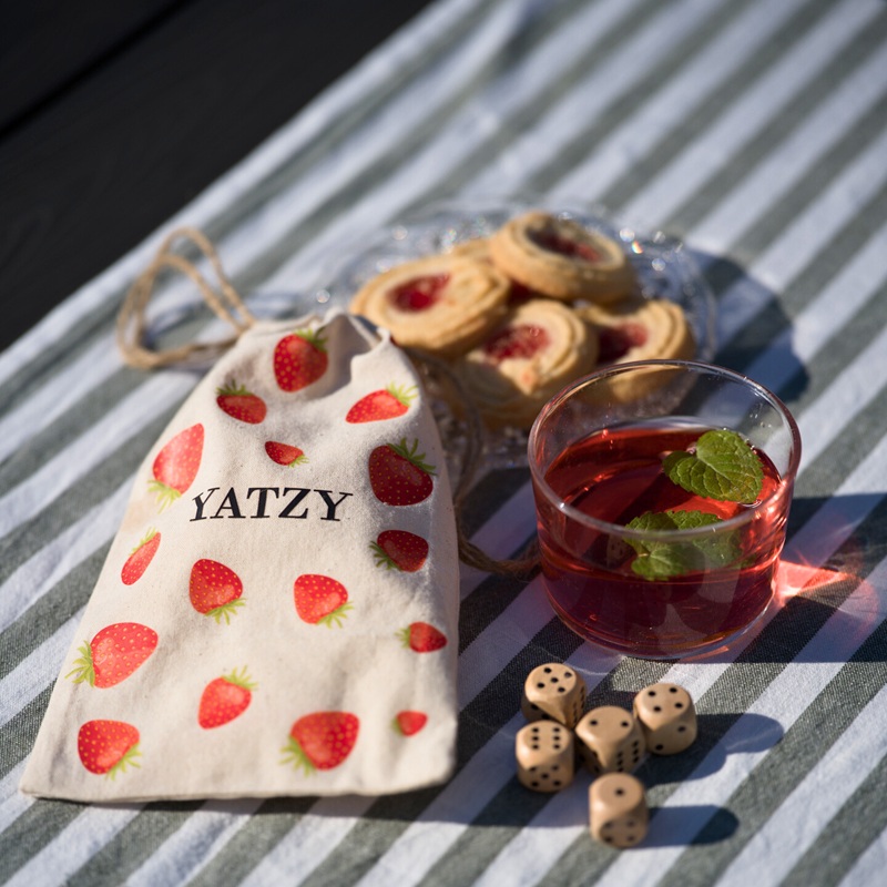 Yatzy i tygpåse jordgubb