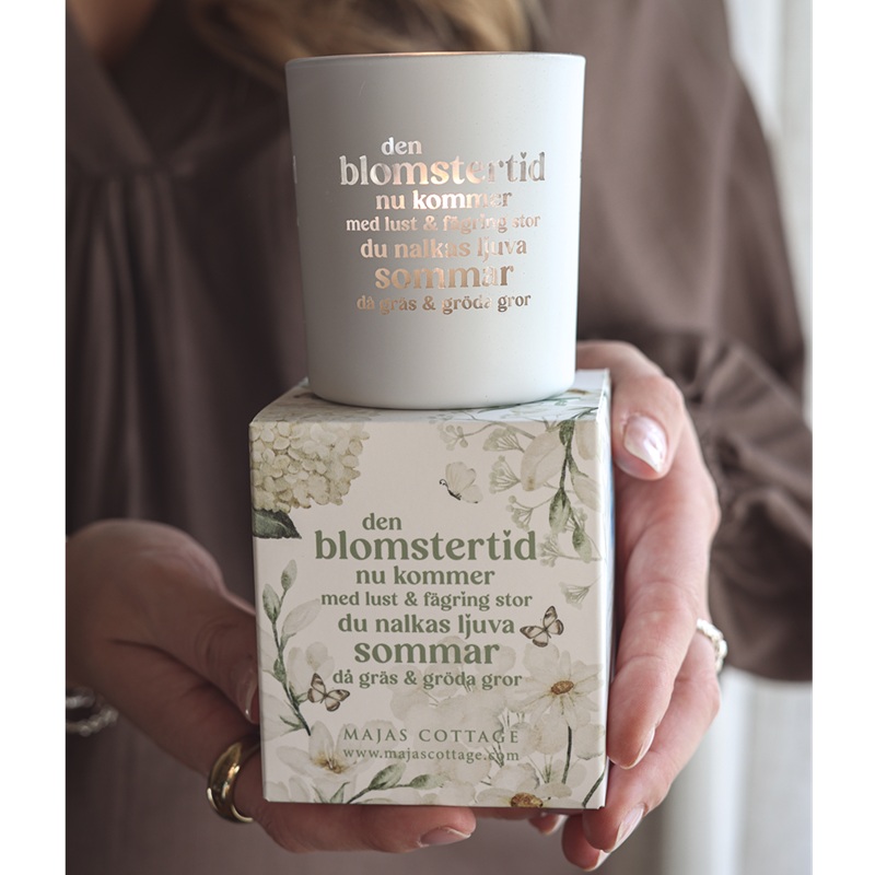 Majas lykta Den blomstertid nu kommer.. inkl. gåvobox OBS! Förhandsbokning