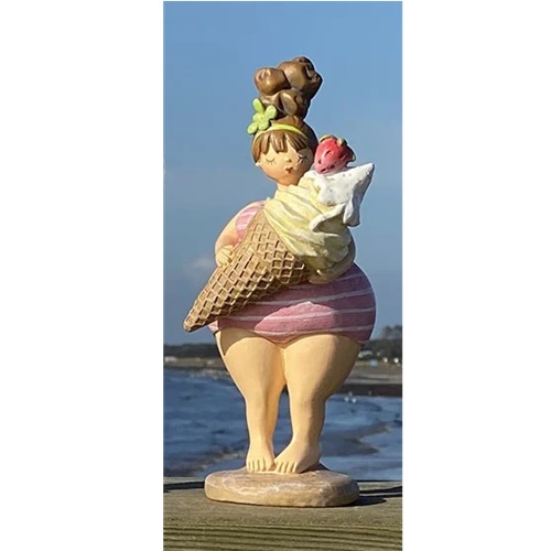 Baddam Birgitta med glass