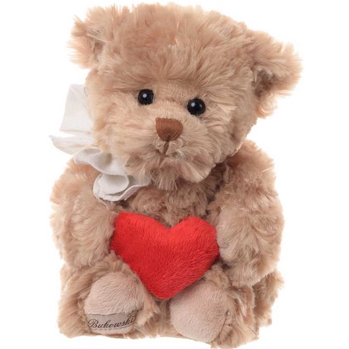 Nallen Lovely Anton från Bukowski Design. En brun fluffig mjuk bukowskinalle som håller i sina händer ett rött hjärta.