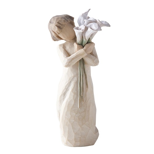 Beautiful wishes från Willow Tree. Figuren har en famn full av vita liljor.