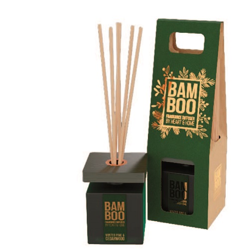 Doftpinnar med doft av vintertall och cedarträ med träveke som knastrar från varumärket Bamboo från Heart & Home.