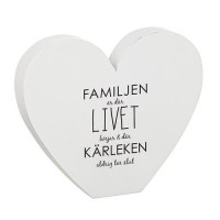 Vackra citat att dekorera ditt hem med eller ge bort som en bröllopspresent. Hjärtat är vitt med texten: Familjen är där livet börjar & där kärleken aldrig tar slut.