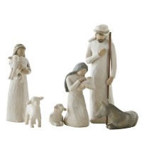 Josef, Maria och jesusbarnet tillsammans med en herdinna och tre får från Willow Tree